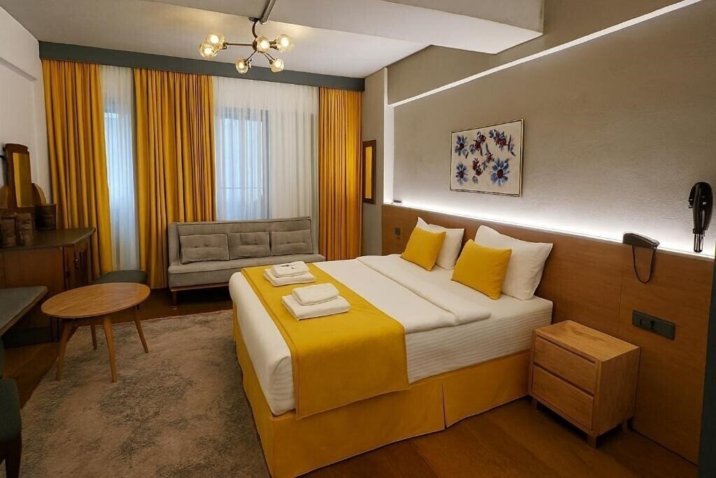Отель Aleksandr Pera Hotel 4*