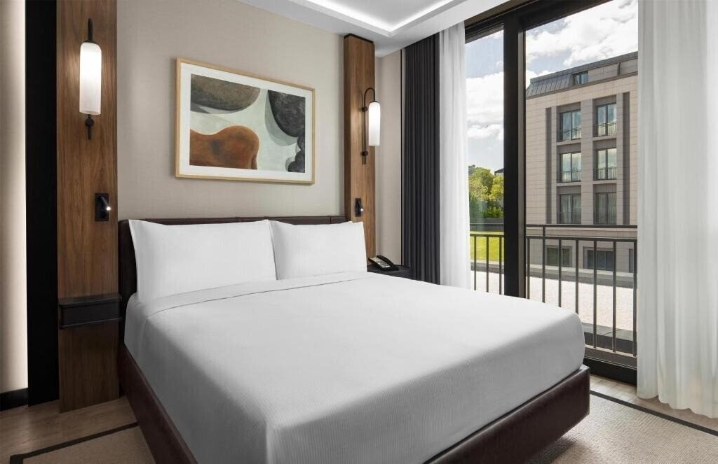 Фото Altunizade Suites Istanbul, Curio Coll 4*