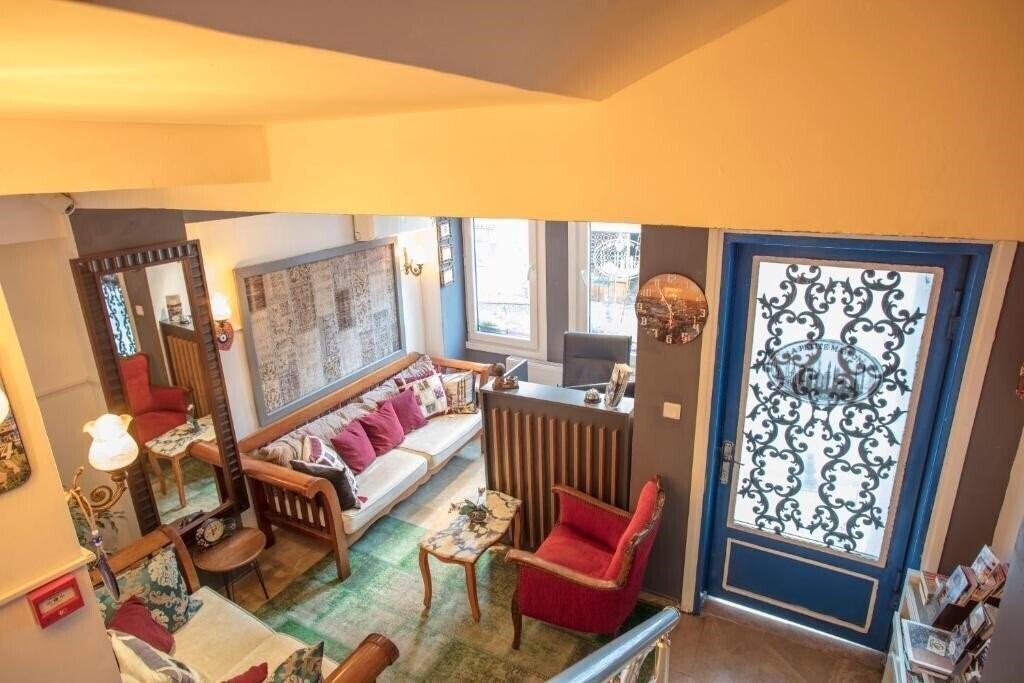 Готель La Petite Maison Hotel 3*