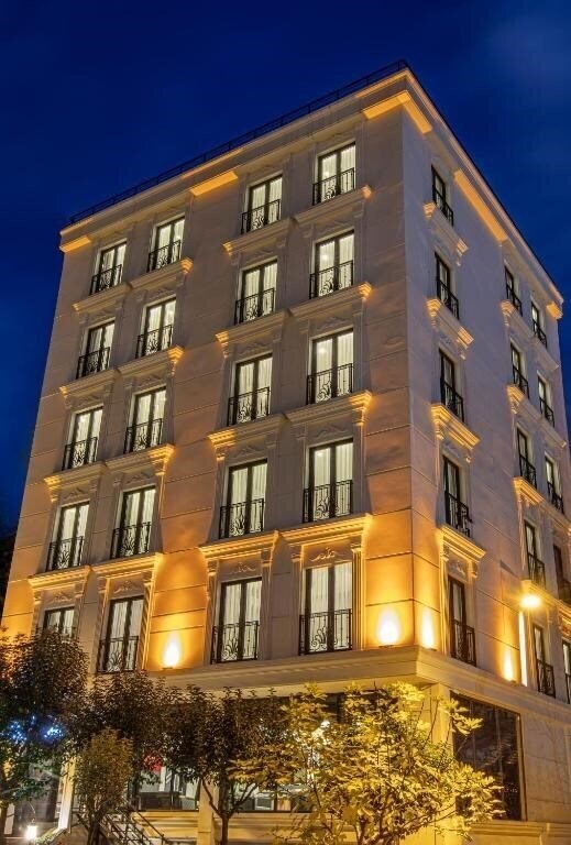 Отель Mr. Beyaz Boutique Hotel 2*
