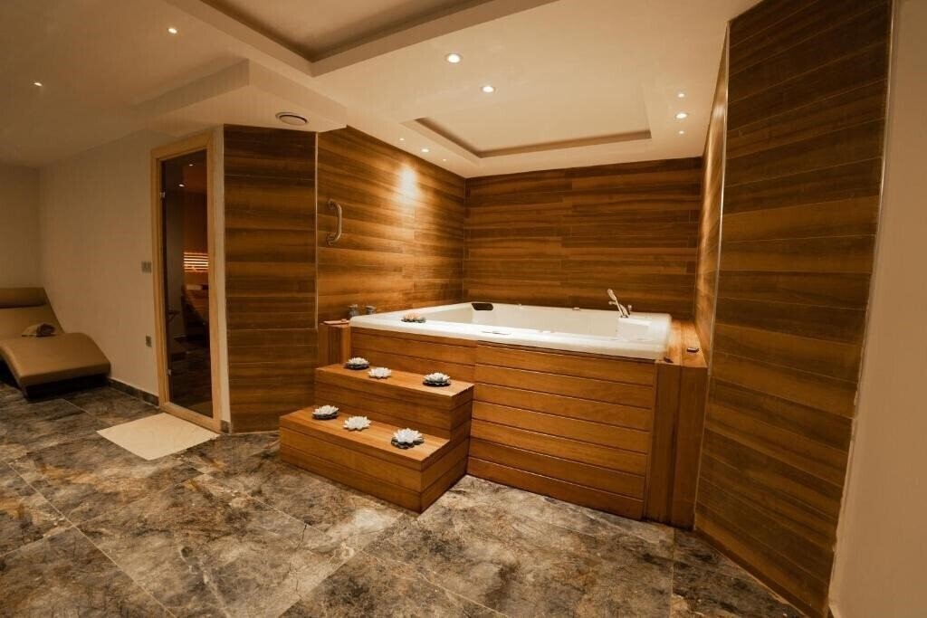 Отель Business Life Hotel & SPA Bakirkoy 3*