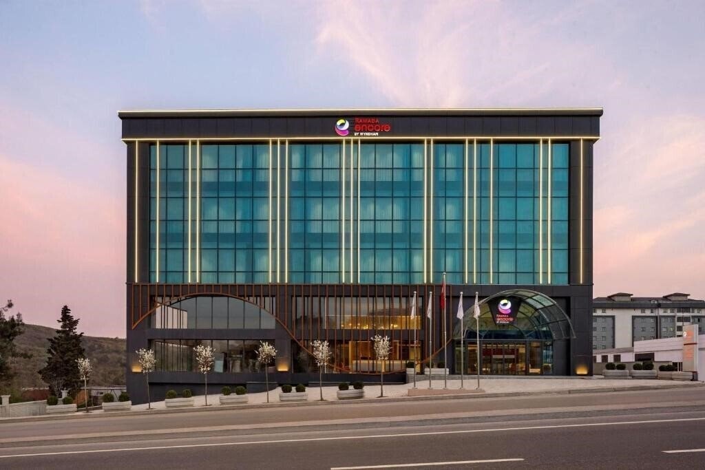 Готель Ramada Encore by Wyndham Istanbul Arnavutkoy 4*