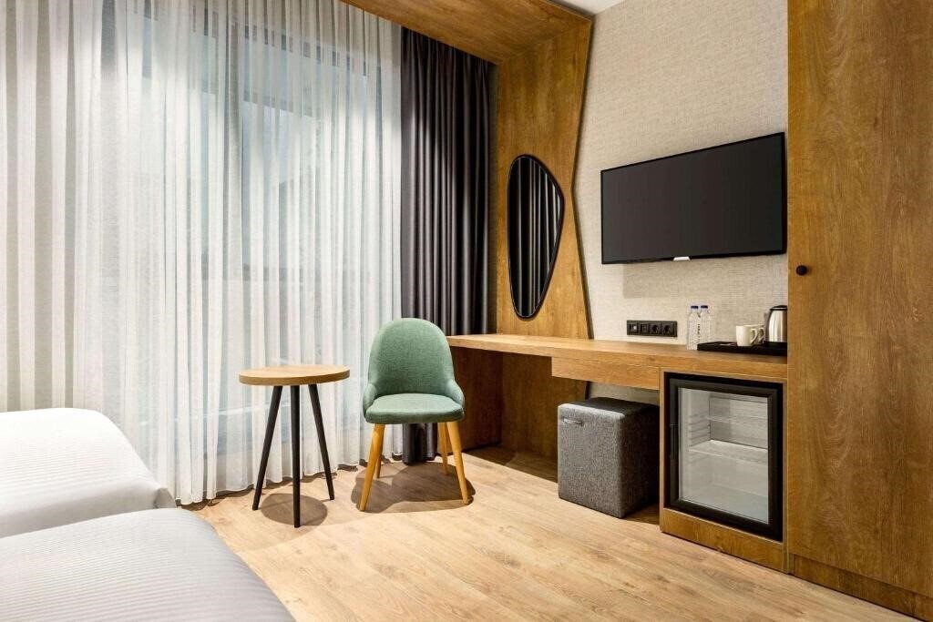 Фото Ramada Encore by Wyndham Istanbul Arnavutkoy 4*