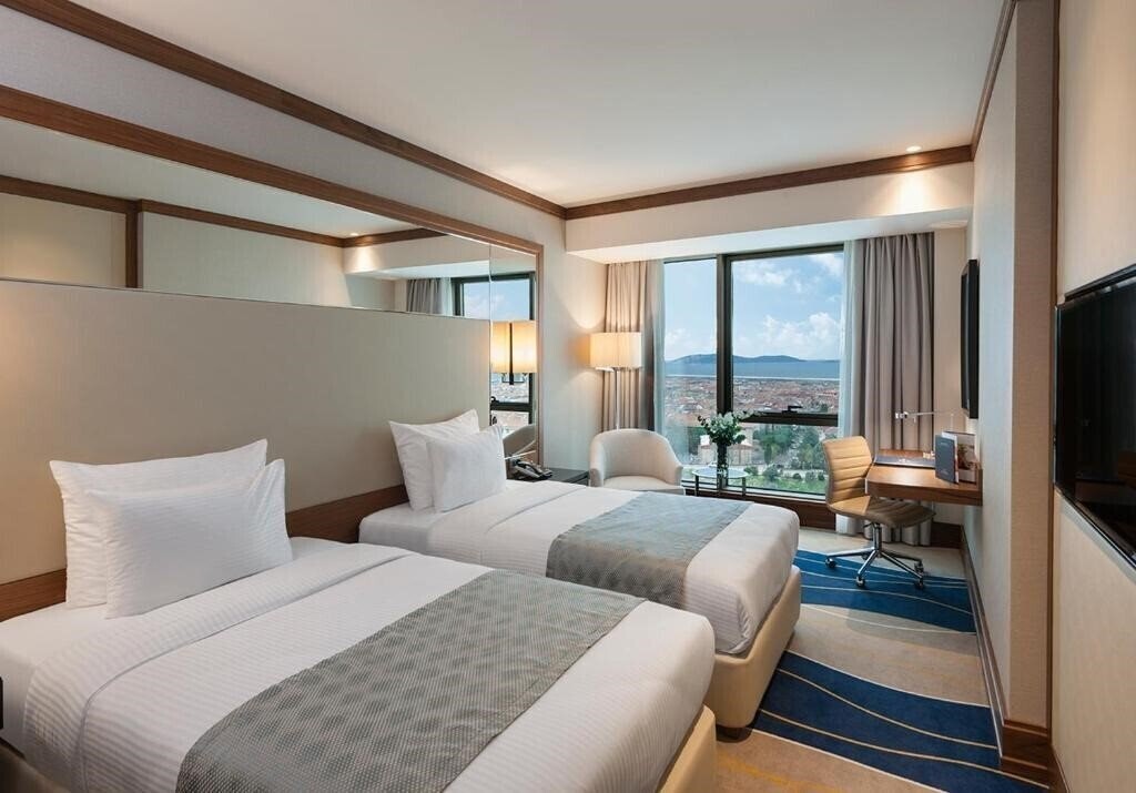Фото Elite World Grand Istanbul Kucukyali 5*