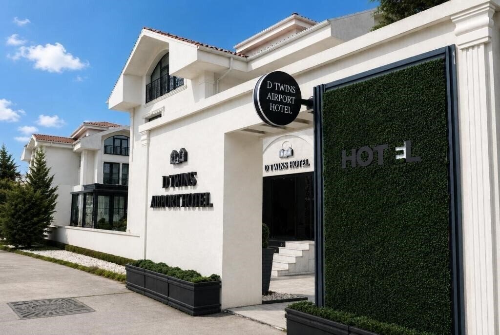 Готель D Twins Airport Hotel 4*