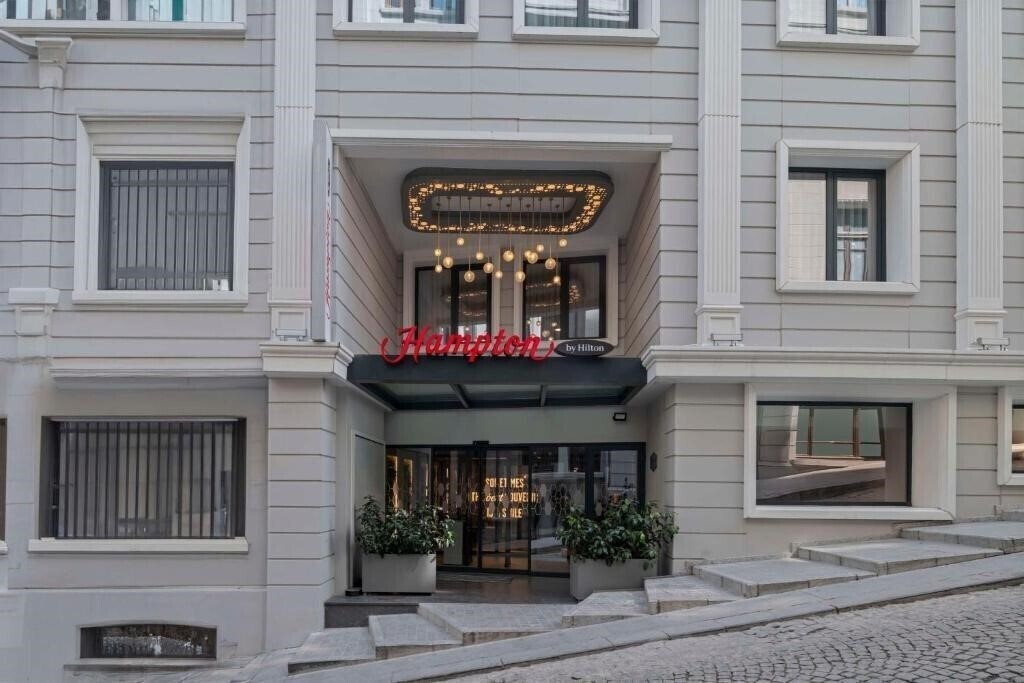Готель Hampton by Hilton Istanbul Sirkeci 3*