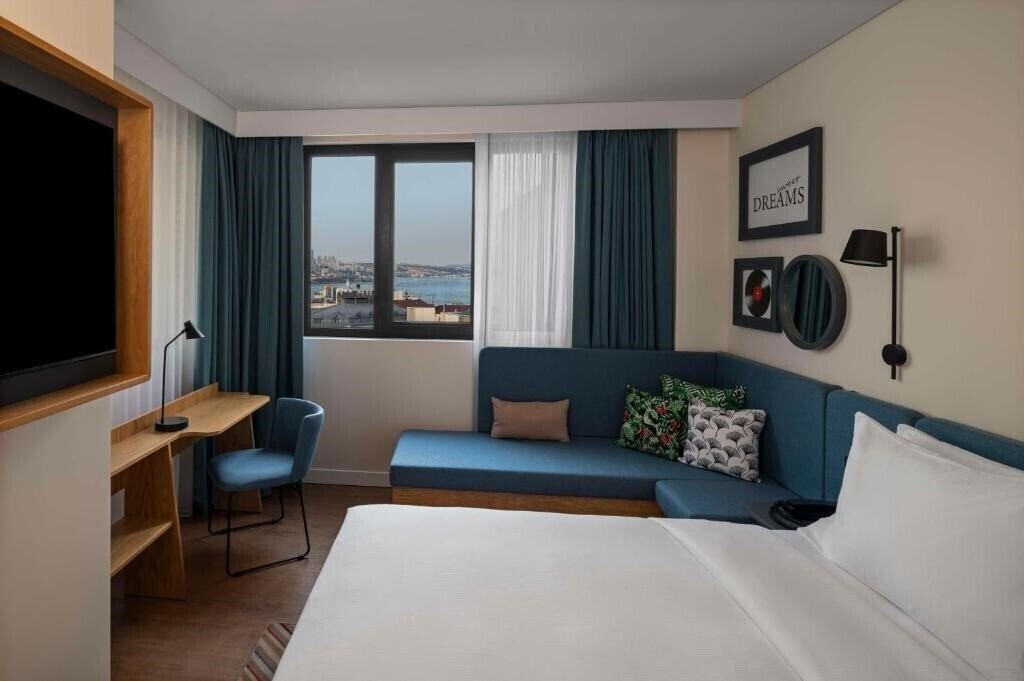 Фото Hampton by Hilton Istanbul Sirkeci 3*