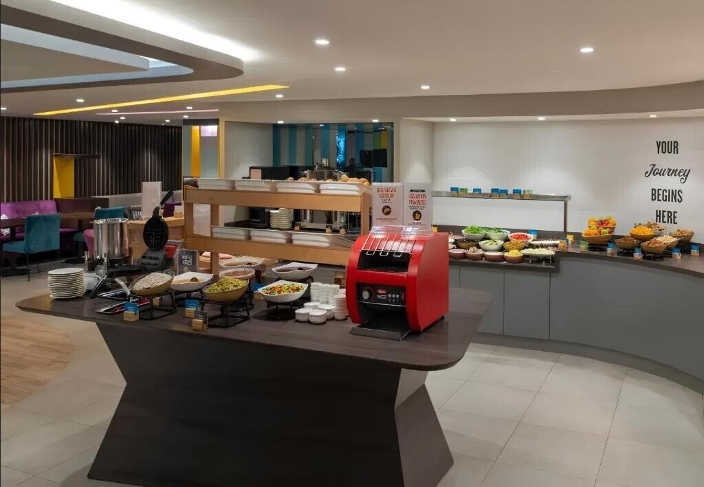 Фотографія Hampton by Hilton Istanbul Sirkeci 3*