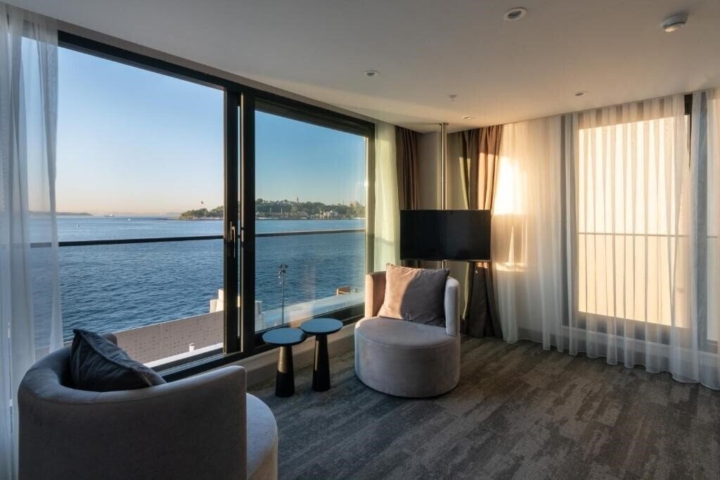 Отель Pera Bosphorus Hotel 4*