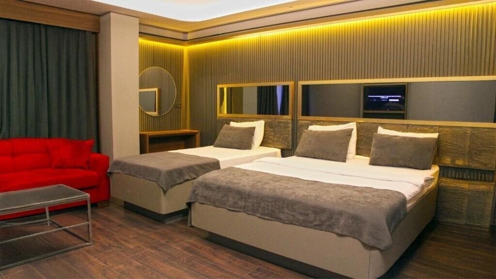 Отель 216 Eagle Palace Suite (ex. Eagle Palace Suites) 3*