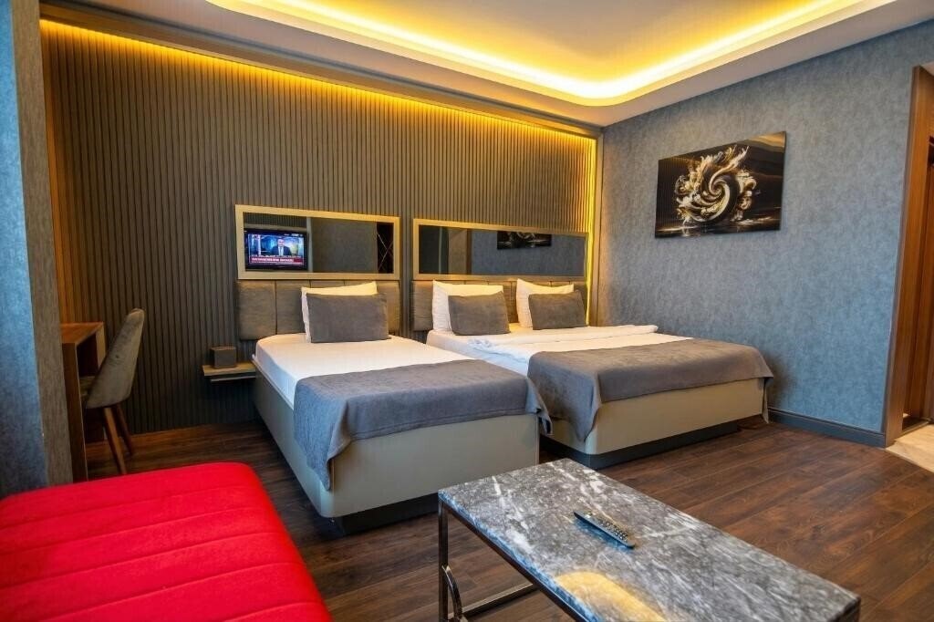 Отель 216 Eagle Palace Suite 3*