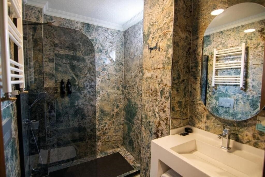 Картинка 216 Eagle Palace Suite 3*
