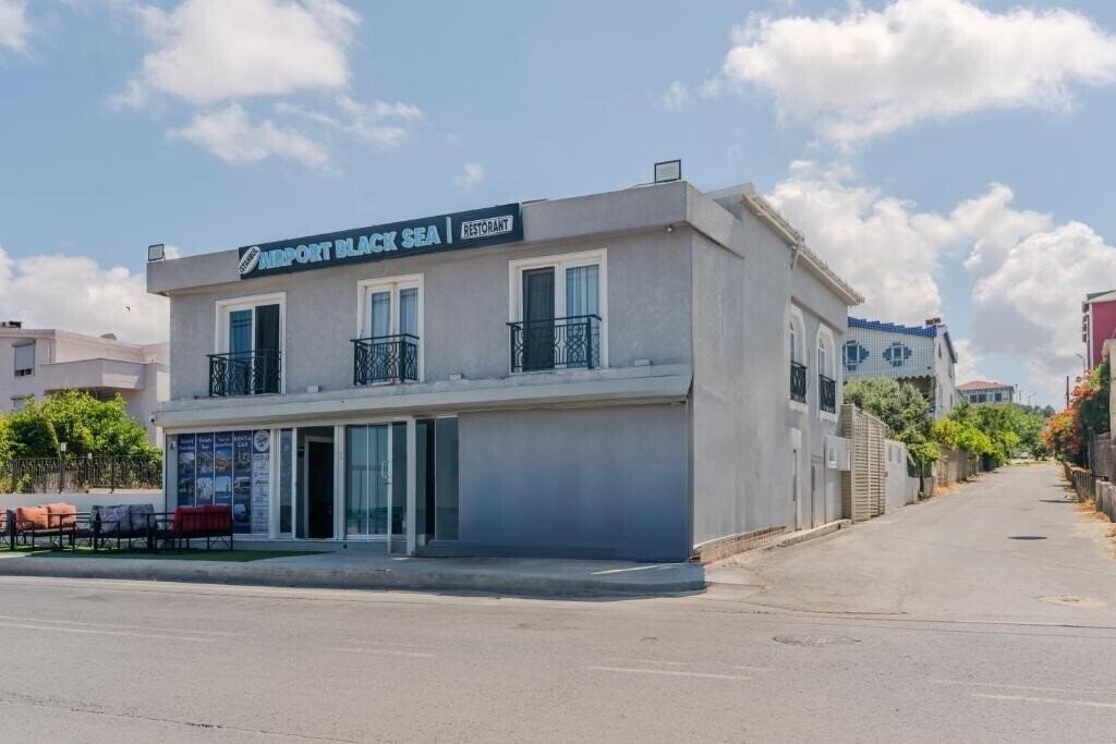 Отель Airport Black Sea Hotel & Restaurant 3*