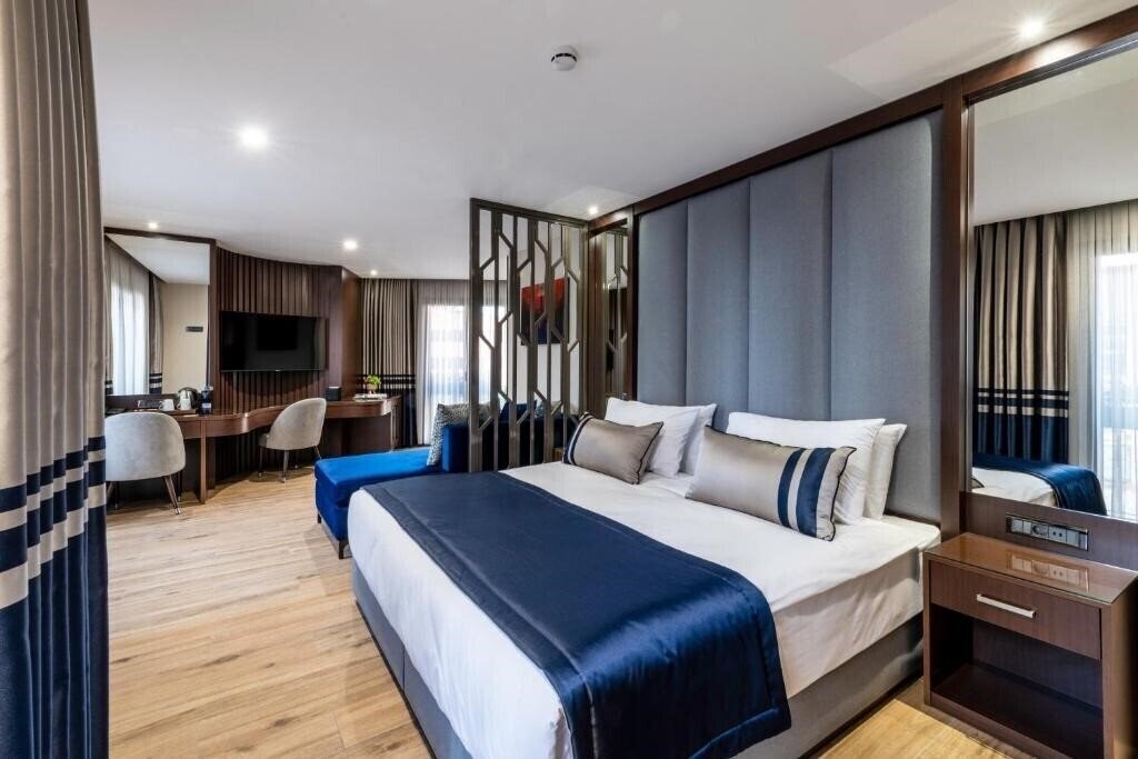 Готель Aprilis Deluxe Hotel 4*