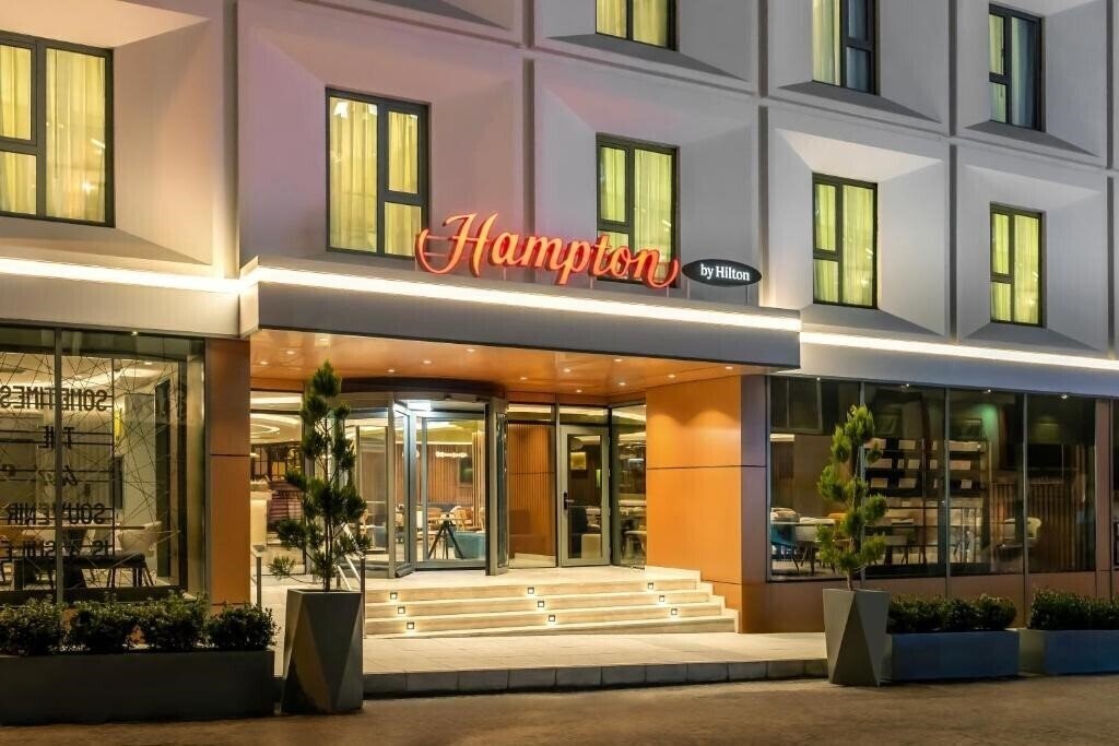 Готель Hampton by Hilton Istanbul Sisli 4*