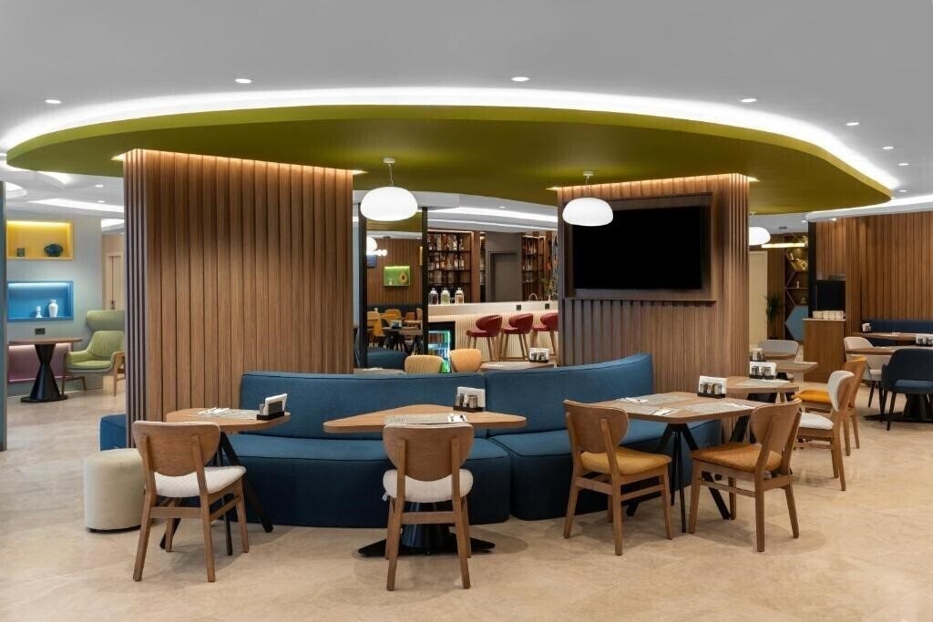 Фотографія Hampton by Hilton Istanbul Sisli 4*