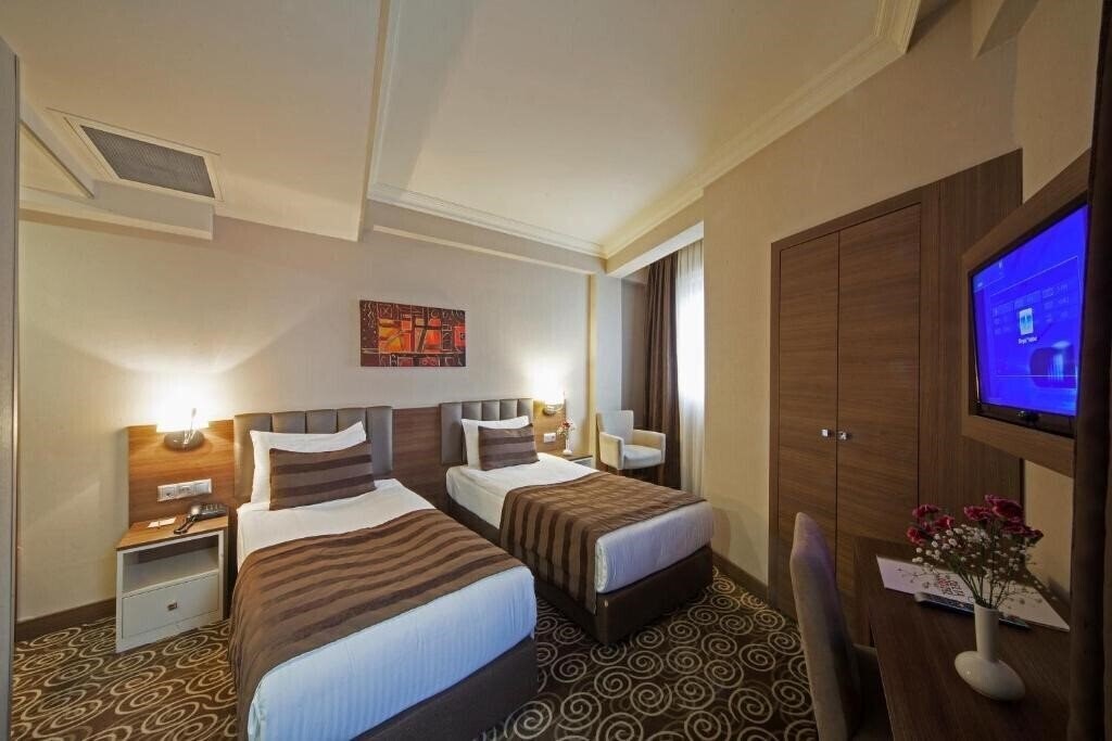Фото Delta Hotels by Marriott Istanbul Karakoy 4*