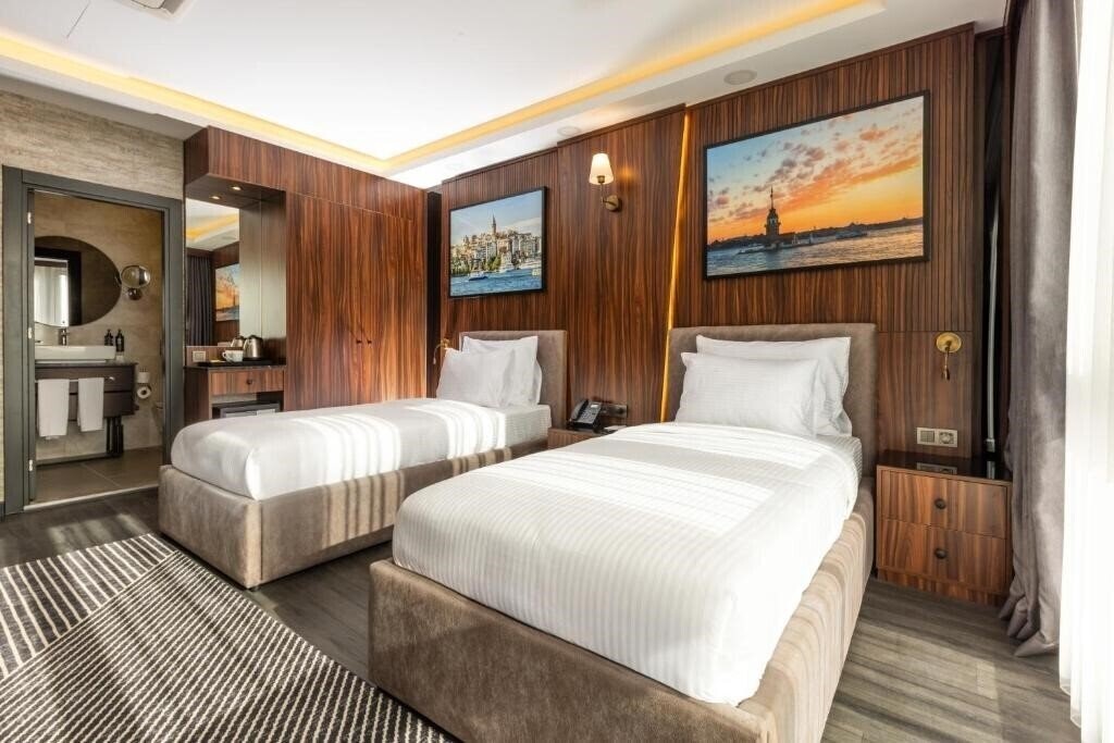 Фото La Quinta By Wyndham Istanbul Kartal 3*