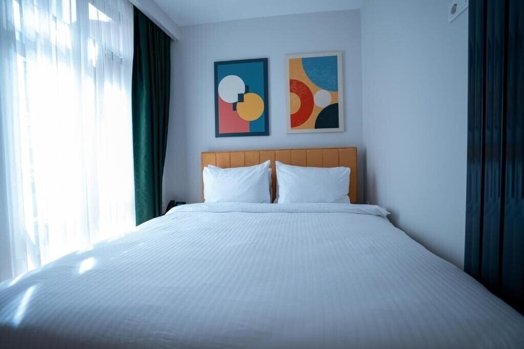 Готель Bird Nest Suites 5*