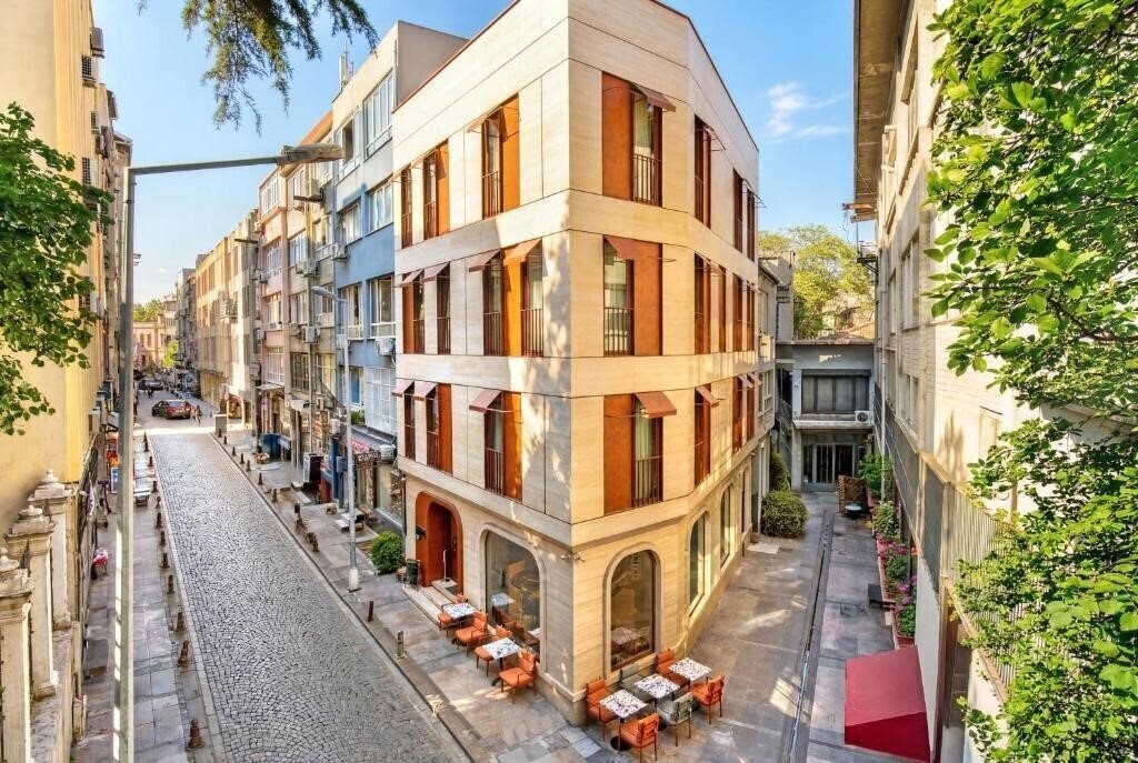 Фото Erba Hotel 4*