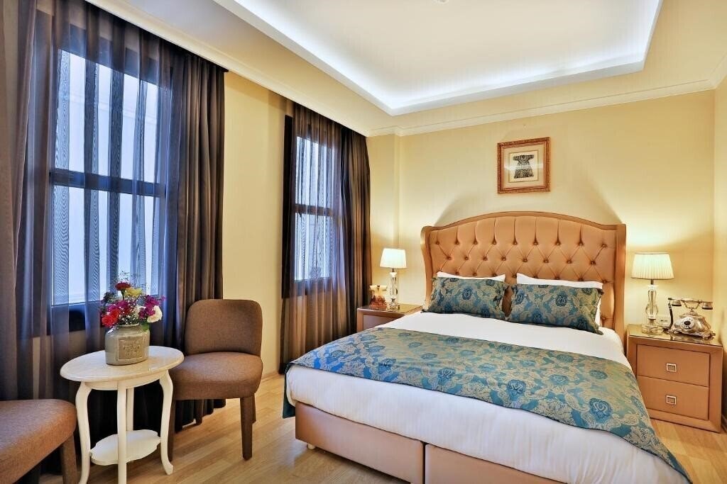 Отель Hotel Bon Hagia Sophia 4*