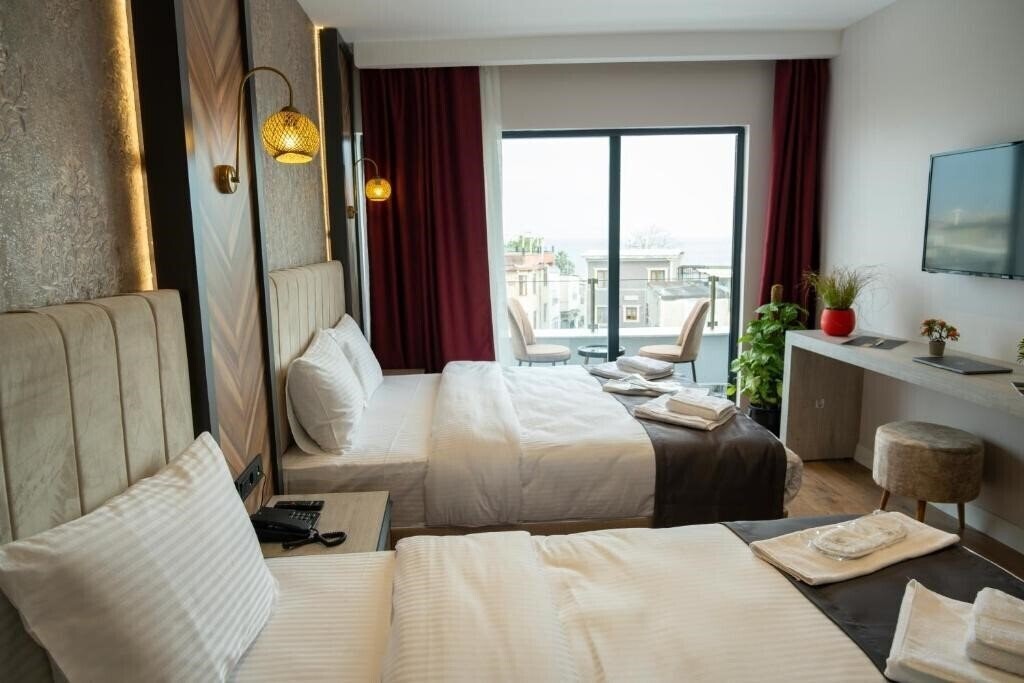 Готель Linda Port Hotel 4*