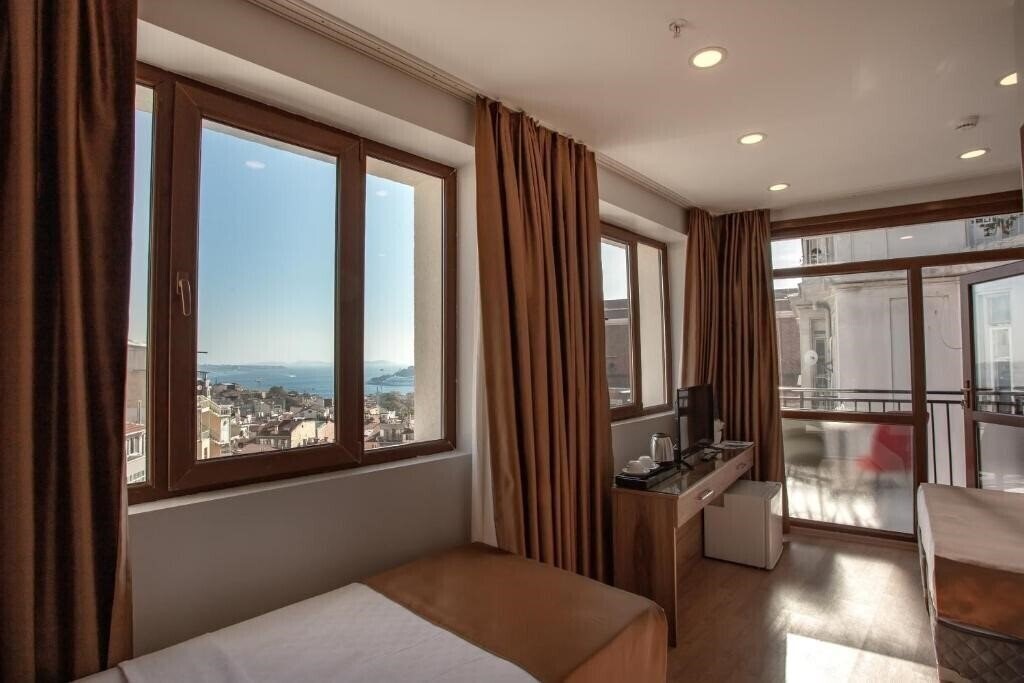 Готель West Palace Hotel 3*