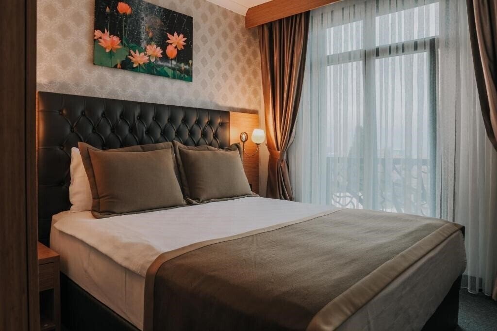 Готель Grand Lark Otel Hotel 3*
