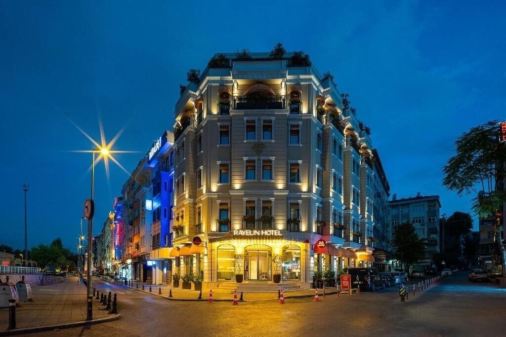 Отель Rayelin Hotel Old Town 4*