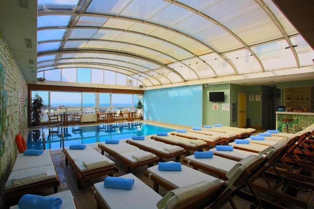 Готель Zagreb Hotel 4*