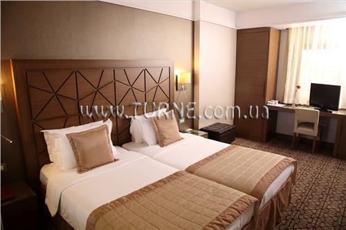 Готель The Madison Hotel 4*