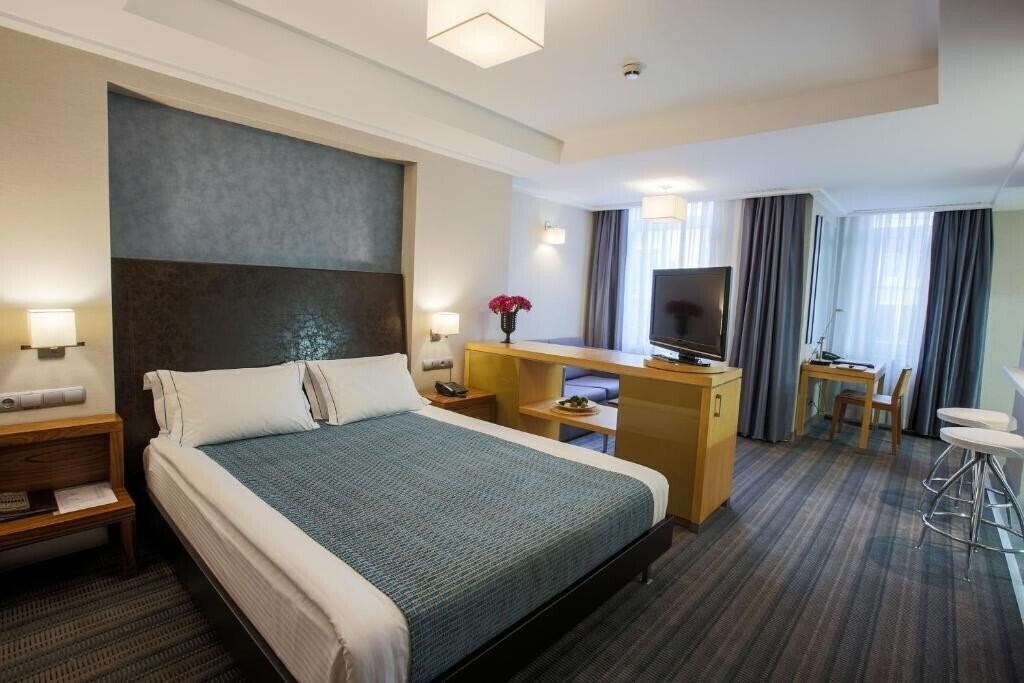 Фото Housez Suites & Apartments 4*
