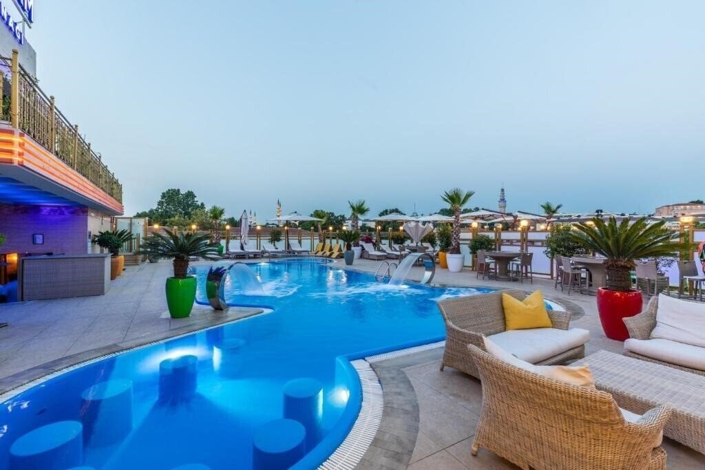 Готель Wyndham Istanbul Old City Hotel 5*