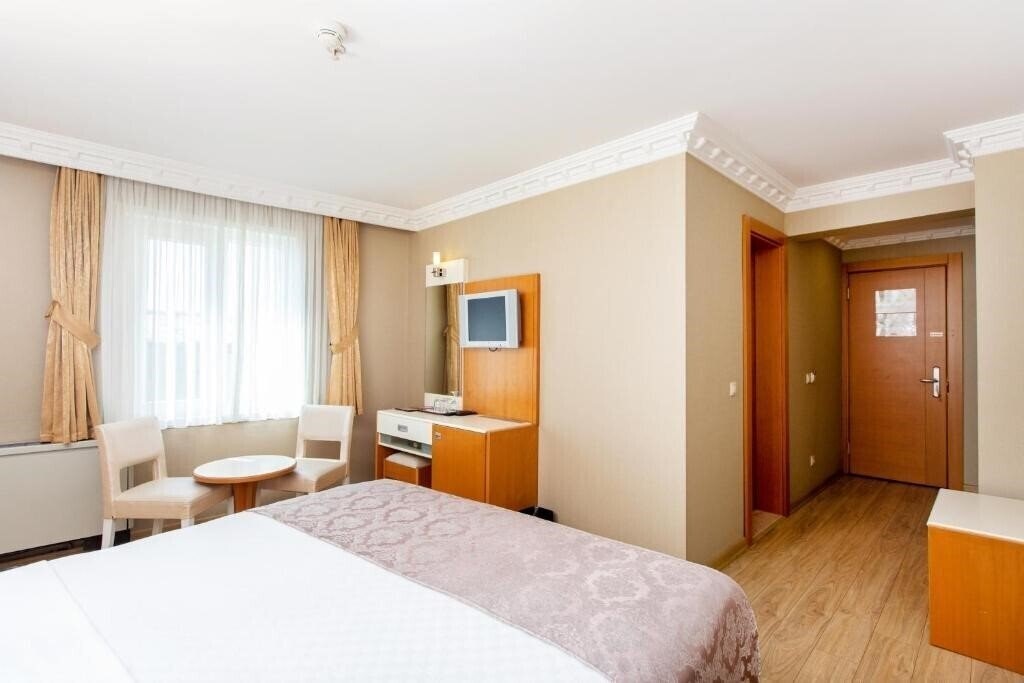 Готель Baron Hotel 4*