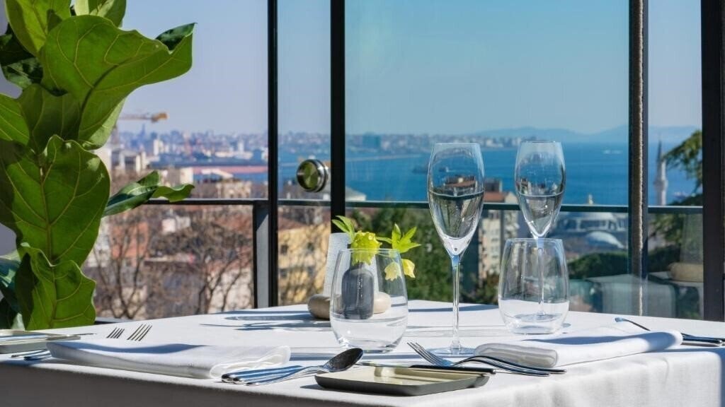 Фото Tomtom Suites 5*