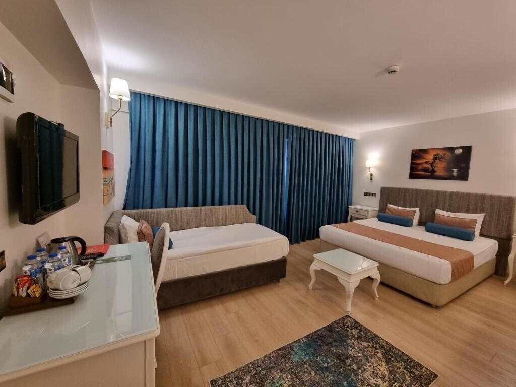 Отель Taximtown Hotel 4*