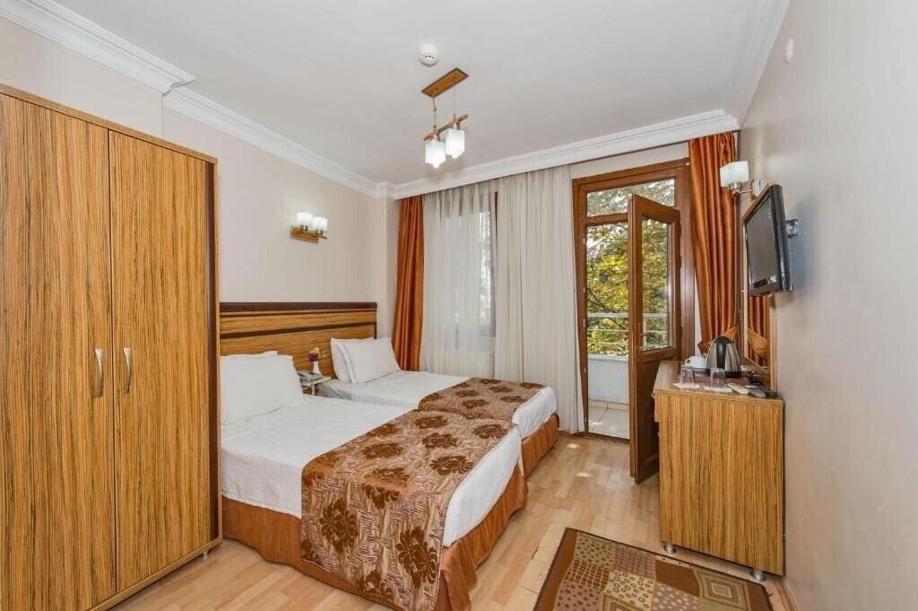 Фото May Hotel 3*