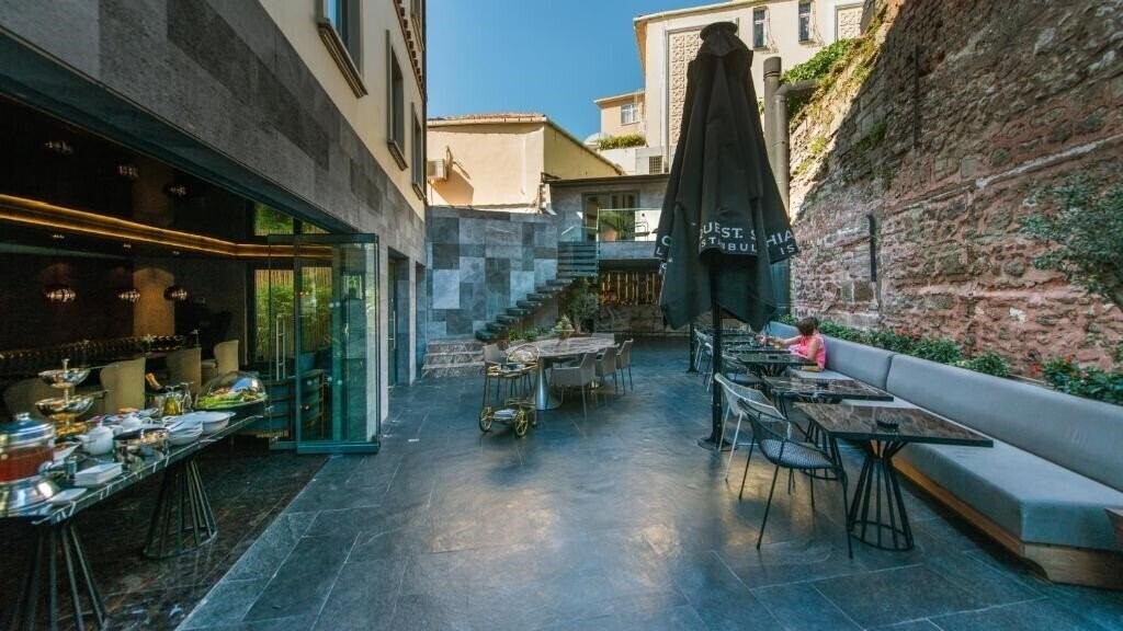 Отель Hotel Saint Sophia 4*
