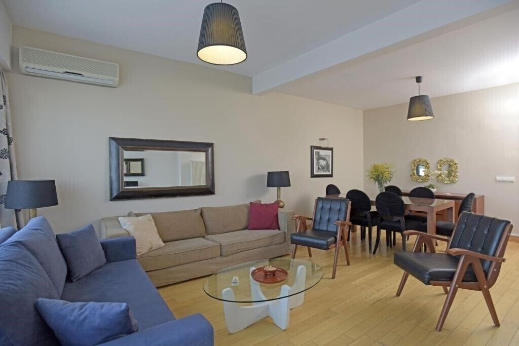 Фотографія Cheya Taksim BNB Gumussuyu Istanbul City Center Comfort Residence 4*