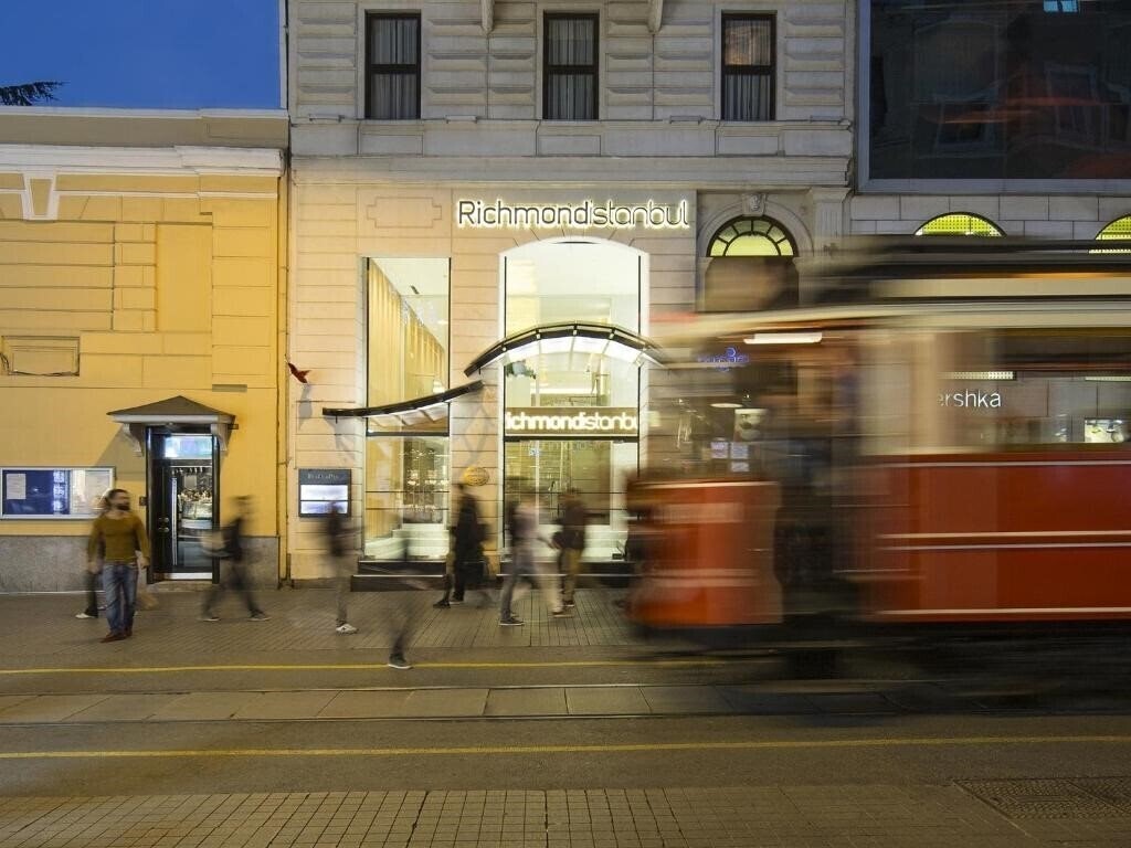 Готель Richmond Hotel 4*