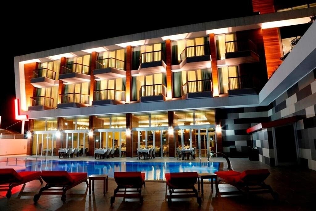 Фотография Yalova Lova Hotel & SPA Yalova 4*