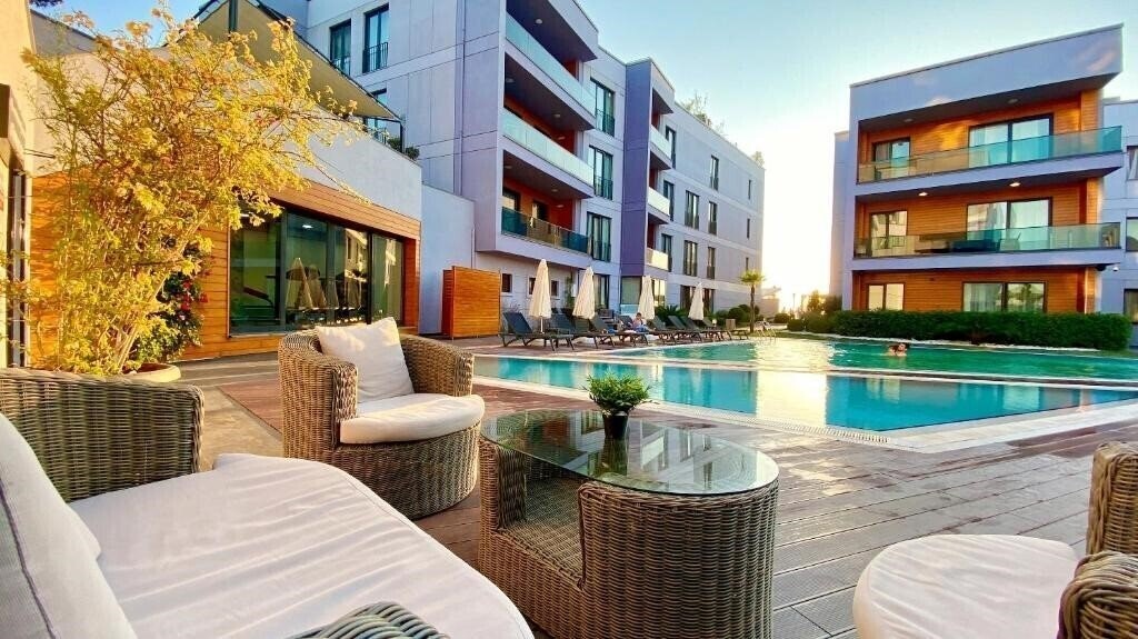 Отель Green Hills Suites 4*