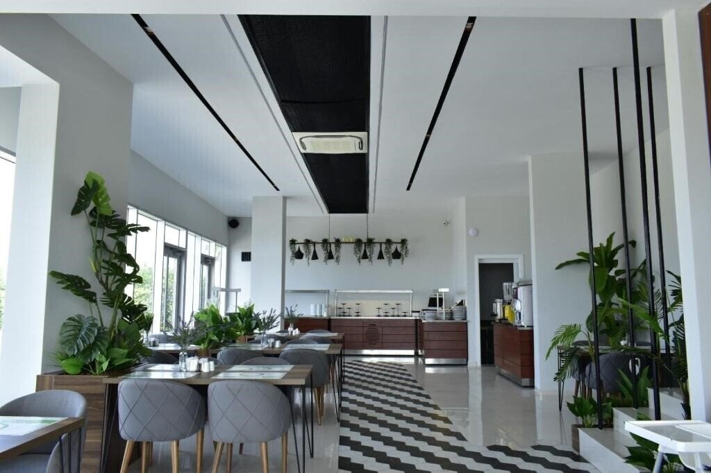 Изображение Green Hills Suites 4*