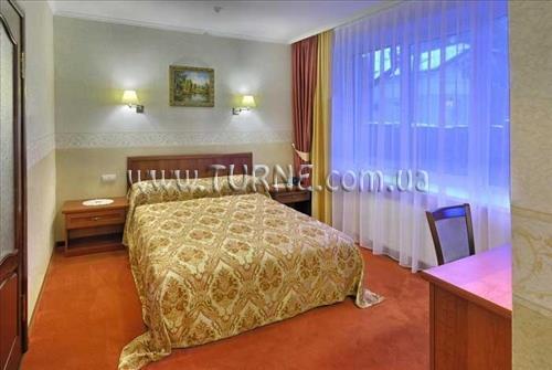 Готель Украина 4*