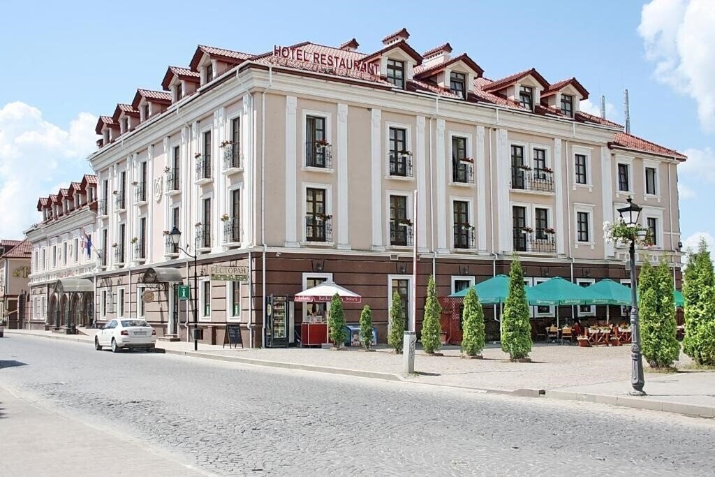 Готель Optima Collection Kamianets-Podilskyi 4*