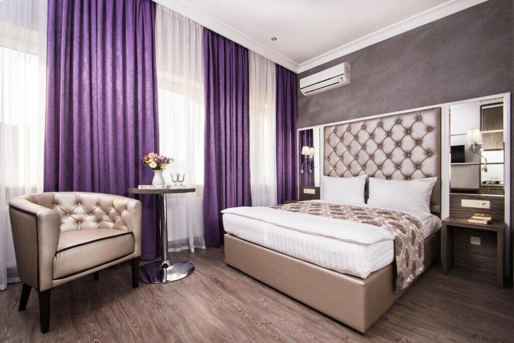 Отель Bonapart 4*