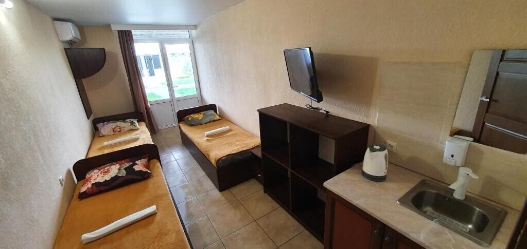 Фотографія Beach Hotel 3*
