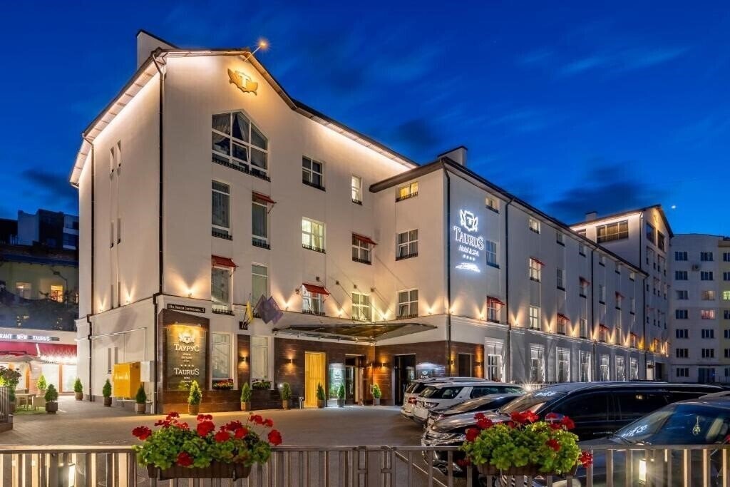 Готель Hotel Taurus 3*