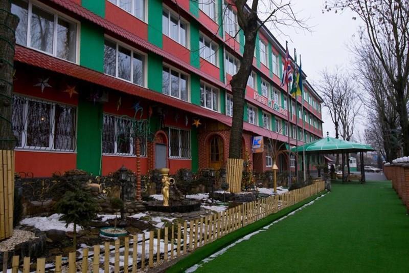 Готель Нтон 3*