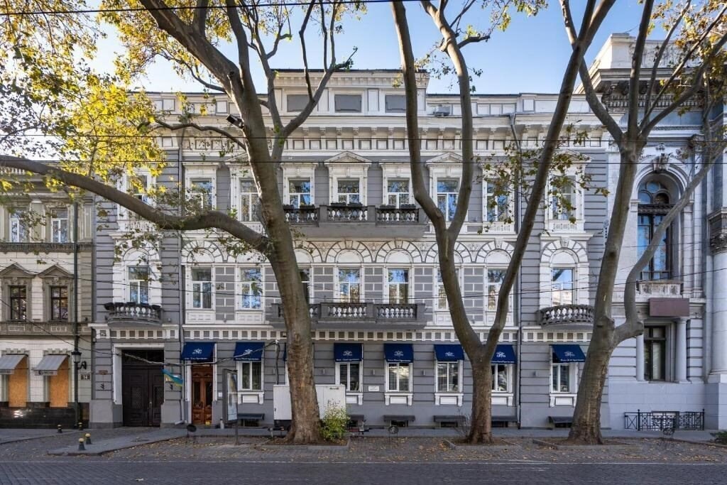Отель Metro Hotel Apartments 3*